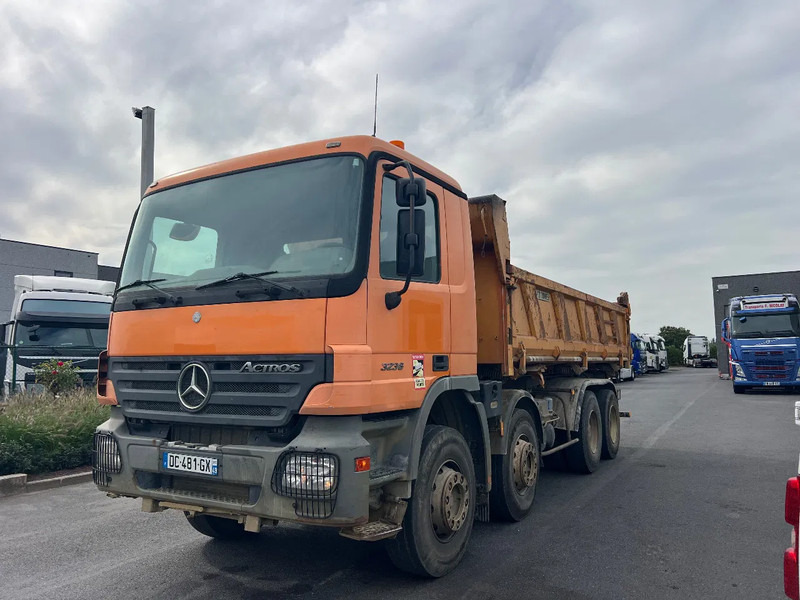 Mercedes-Benz Actros 3336 8x4 TIPPER**3 Pedals**Actros 3336** - Truk jungkit: gambar 5 Mercedes-Benz Actros 3336 8x4 TIPPER**3 Pedals**Actros 3336** - Truk jungkit: gambar 5