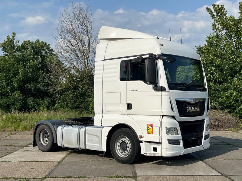 MAN TGX 18.440 Retarder***2xdieseltanks***TGX 18.440 2017*** - Tractor head: gambar 1 MAN TGX 18.440 Retarder***2xdieseltanks***TGX 18.440 2017*** - Tractor head: gambar 1