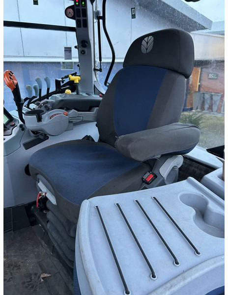 Traktor New Holland New Holland T7.215S: gambar 17 Traktor New Holland New Holland T7.215S: gambar 17
