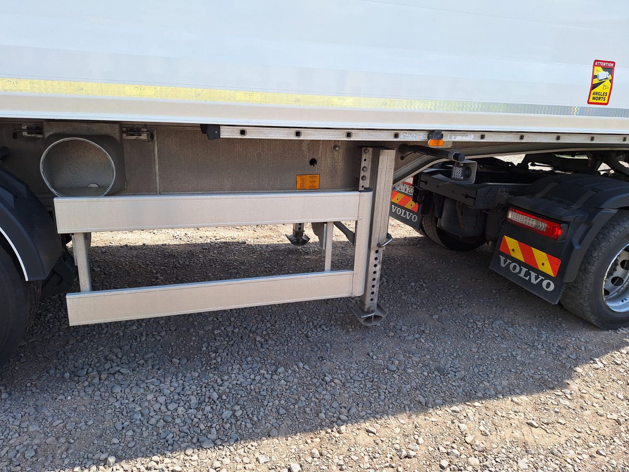 Benalu Bulkliner S 95 50m³ Kombiklappe - Semi-trailer jungkit: gambar 3 Benalu Bulkliner S 95 50m³ Kombiklappe - Semi-trailer jungkit: gambar 3