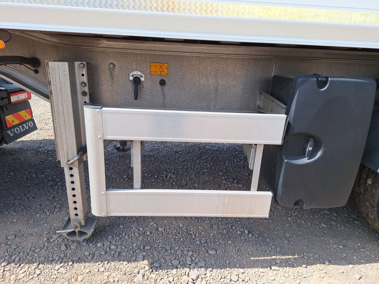 Semi-trailer jungkit Benalu Bulkliner S 95  50m³ Kombiklappe: gambar 6