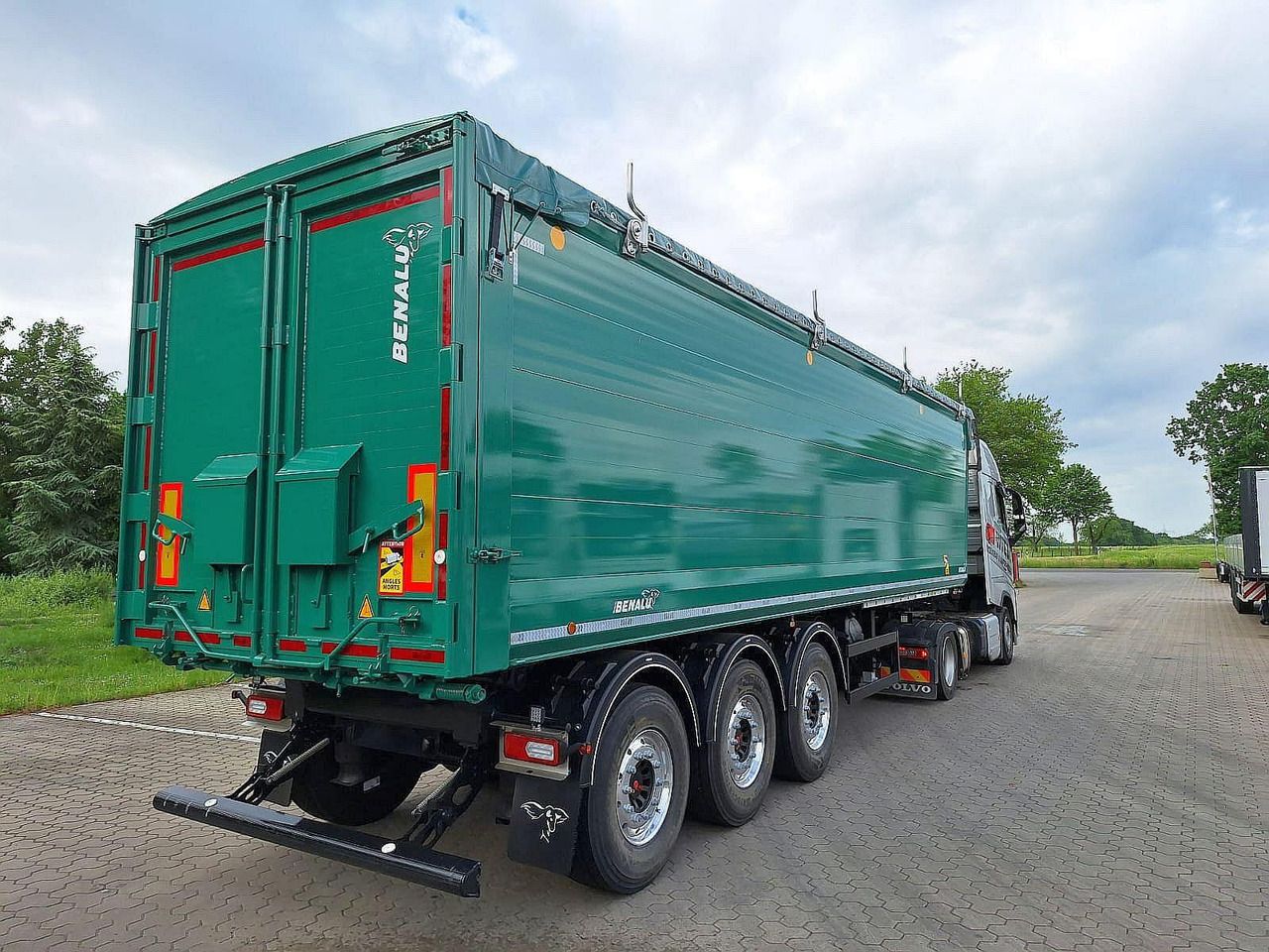 Benalu Bulkliner S95 50m³ 54 m³ - Semi-trailer jungkit: gambar 2 Benalu Bulkliner S95 50m³ 54 m³ - Semi-trailer jungkit: gambar 2