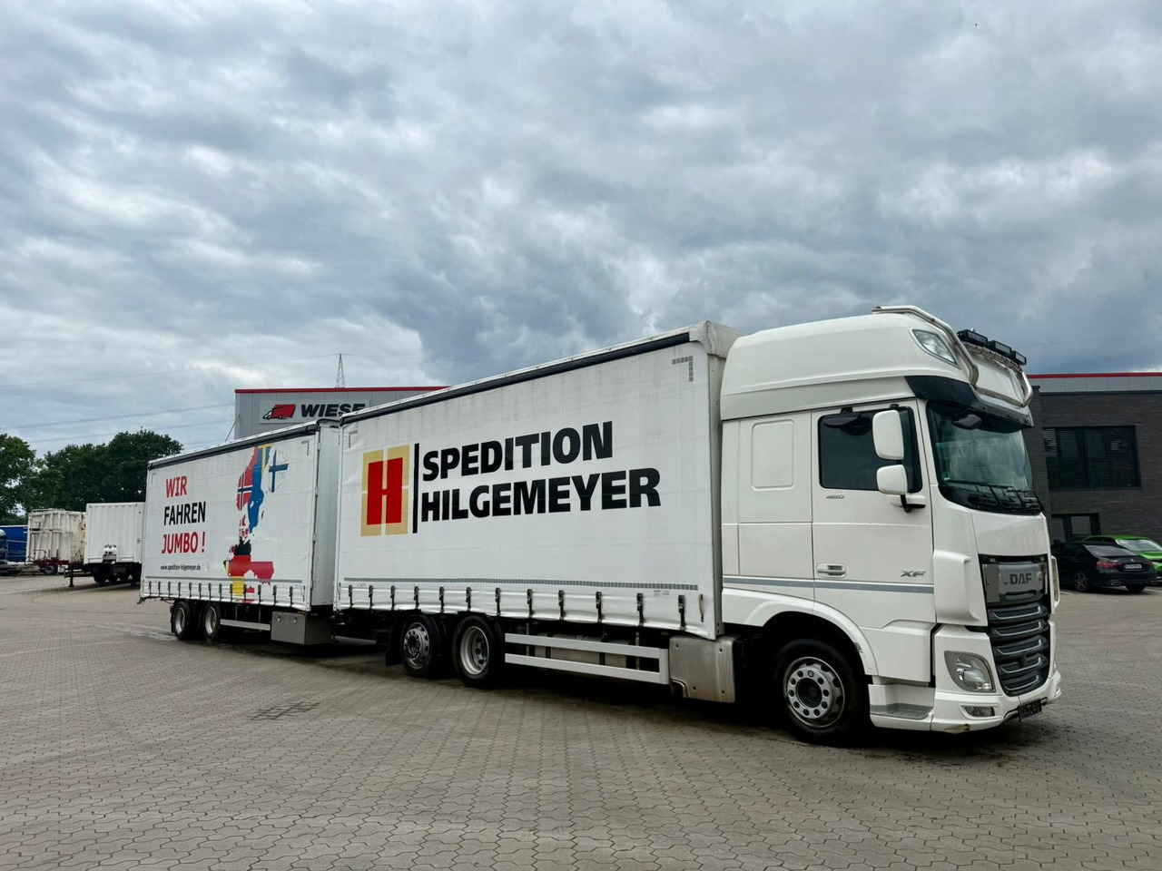 DAF XF 480 FAN LowDeck 6x2 Jumbo Inklusive Anhänger - Truk dengan terpal samping, Trailer dengan terpal samping: gambar 1 DAF XF 480 FAN LowDeck 6x2 Jumbo Inklusive Anhänger - Truk dengan terpal samping, Trailer dengan terpal samping: gambar 1