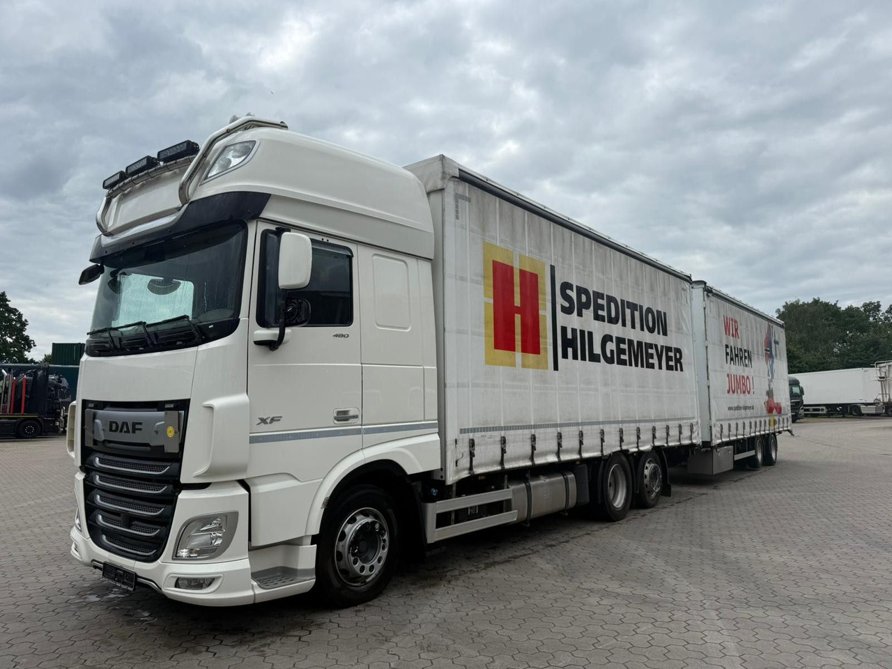DAF XF 480 FAN LowDeck 6x2 Jumbo Inklusive Anhänger - Truk dengan terpal samping: gambar 2 DAF XF 480 FAN LowDeck 6x2 Jumbo Inklusive Anhänger - Truk dengan terpal samping: gambar 2