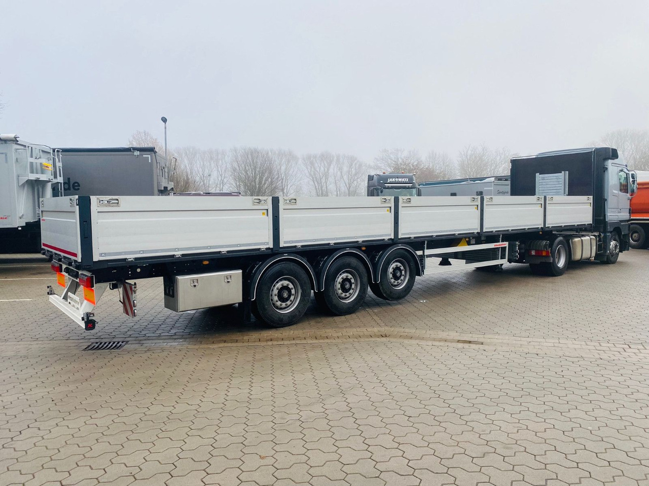 Kässbohrer Bordwandauflieger Twistlocks - Semi-trailer flatbed: gambar 4 Kässbohrer Bordwandauflieger Twistlocks - Semi-trailer flatbed: gambar 4