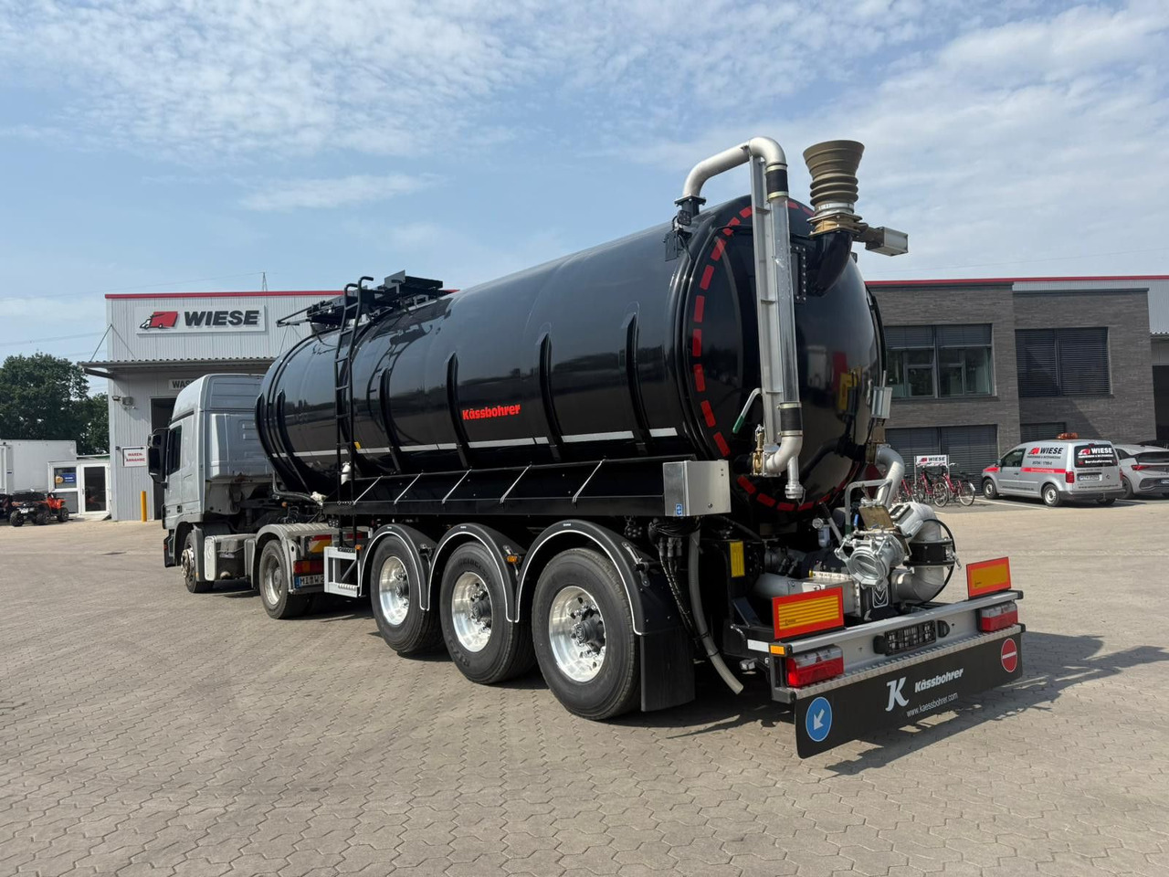 Kässbohrer K.STN L 30 Edelstahl Tanker Gülle Naturabfall - Semi-trailer tangki: gambar 1 Kässbohrer K.STN L 30 Edelstahl Tanker Gülle Naturabfall - Semi-trailer tangki: gambar 1
