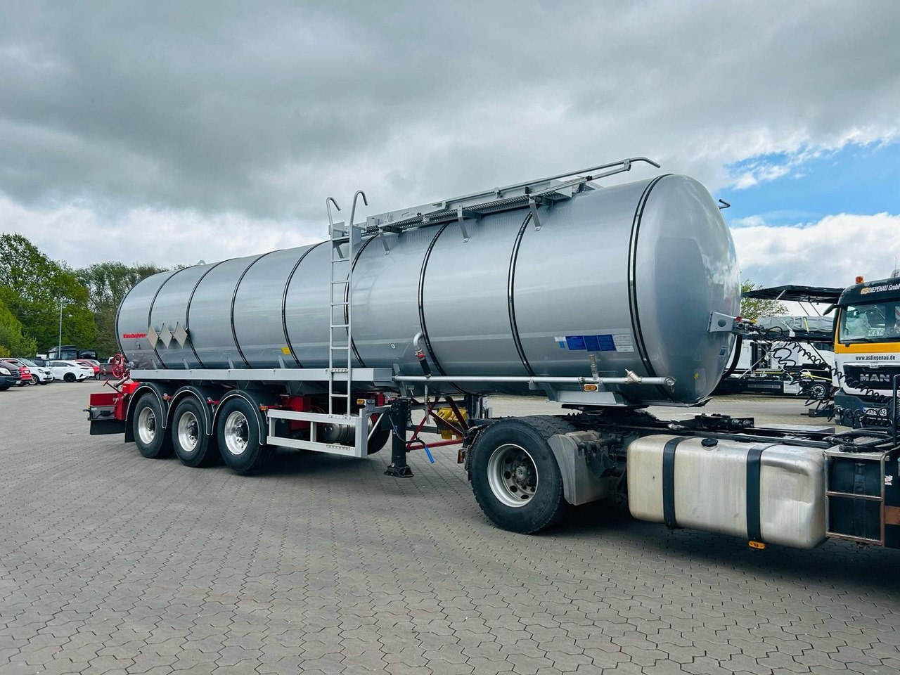 Kässbohrer STS.SS Edelstahl Tankauflieger Bitumen 32m³ - Semi-trailer tangki: gambar 3 Kässbohrer STS.SS Edelstahl Tankauflieger Bitumen 32m³ - Semi-trailer tangki: gambar 3