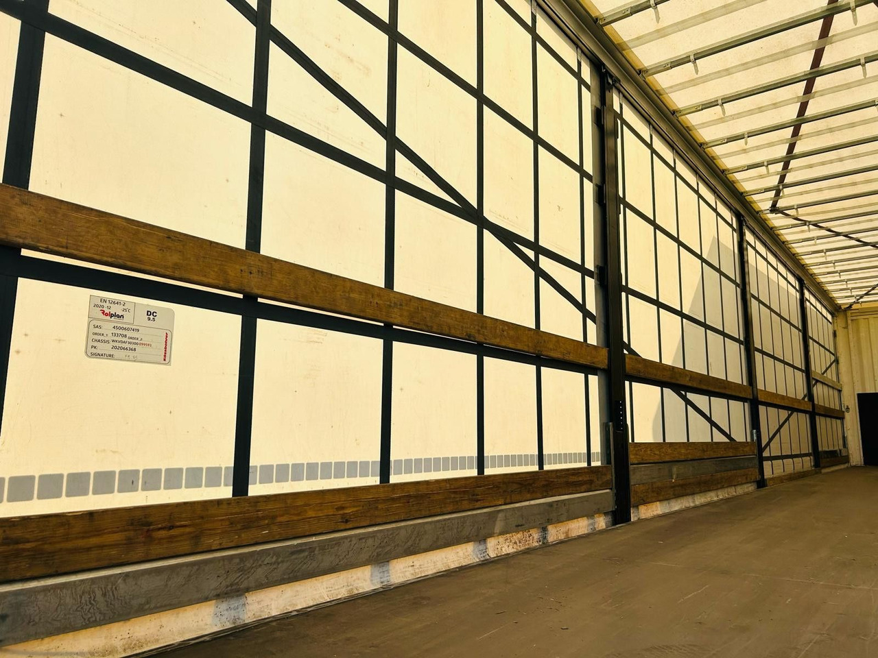 Semi-trailer dengan terpal samping Kässbohrer Schiebeplanen Auflieger: gambar 7