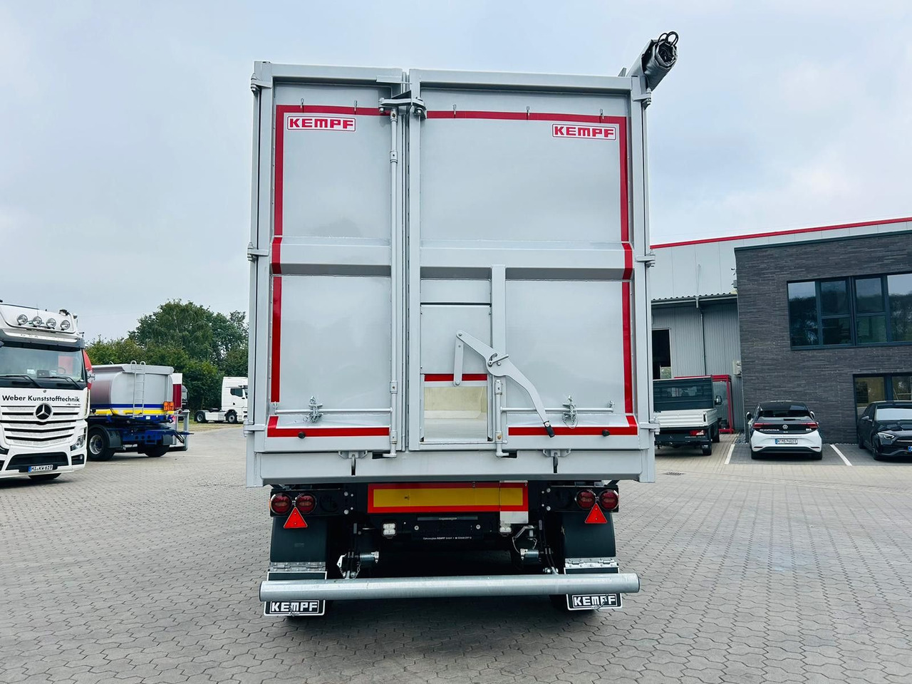 Kempf SKM 36/3 SHL-Light 3-Achs Stahl Kipper 51m³ - Semi-trailer jungkit: gambar 5 Kempf SKM 36/3 SHL-Light 3-Achs Stahl Kipper 51m³ - Semi-trailer jungkit: gambar 5