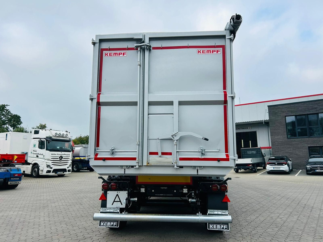 Kempf SKM 36/3 SR-Membran Stahl Halbrundmulde 50m³ - Semi-trailer jungkit: gambar 5 Kempf SKM 36/3 SR-Membran Stahl Halbrundmulde 50m³ - Semi-trailer jungkit: gambar 5