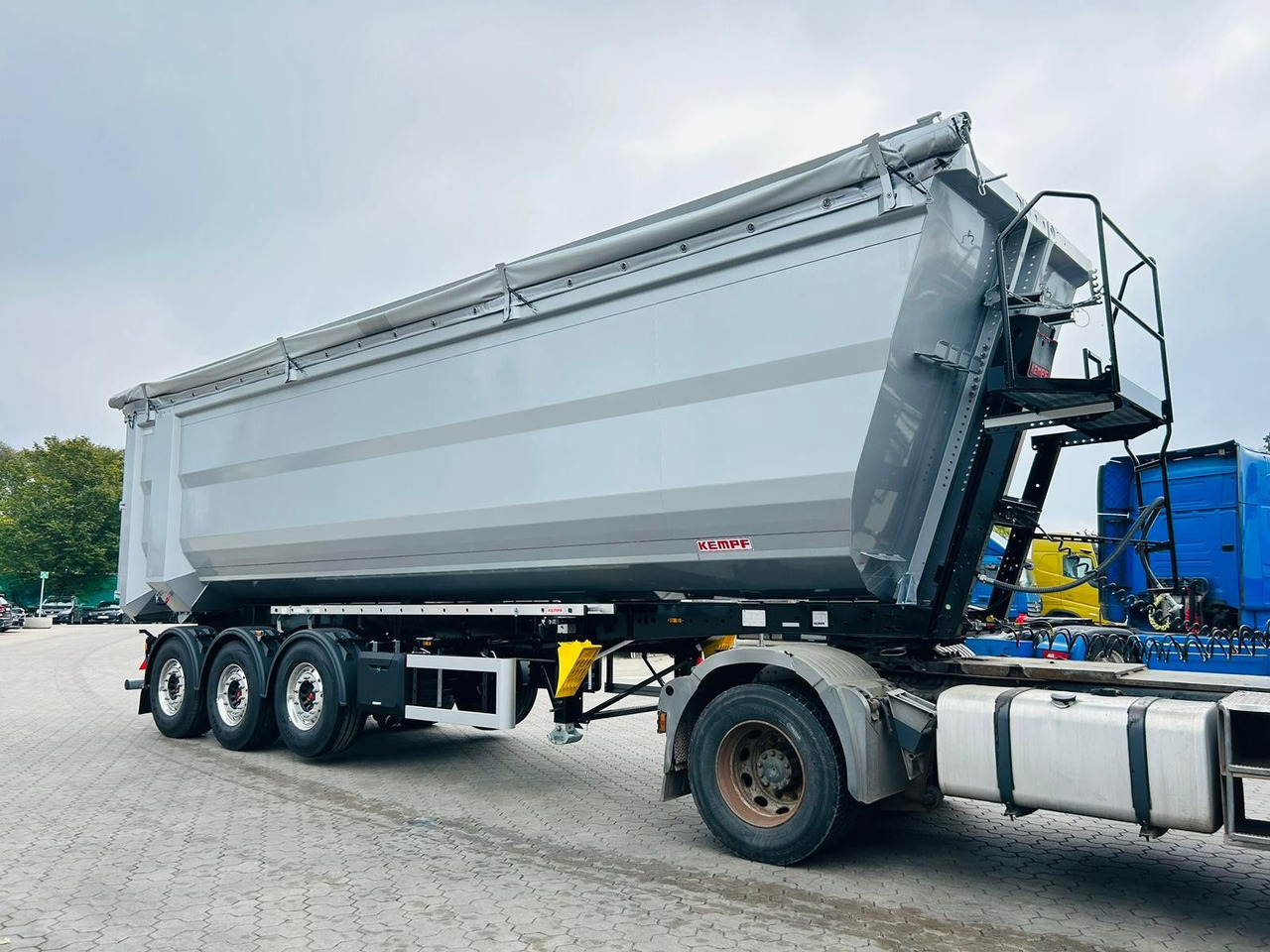 Kempf SKM 36/3 SR-Membran Stahl Halbrundmulde 50m³ - Semi-trailer jungkit: gambar 3 Kempf SKM 36/3 SR-Membran Stahl Halbrundmulde 50m³ - Semi-trailer jungkit: gambar 3