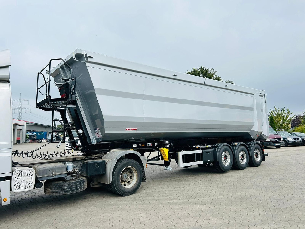 Kempf SKM 36/3 SR-Membran Stahl Halbrundmulde 50m³ - Semi-trailer jungkit: gambar 4 Kempf SKM 36/3 SR-Membran Stahl Halbrundmulde 50m³ - Semi-trailer jungkit: gambar 4