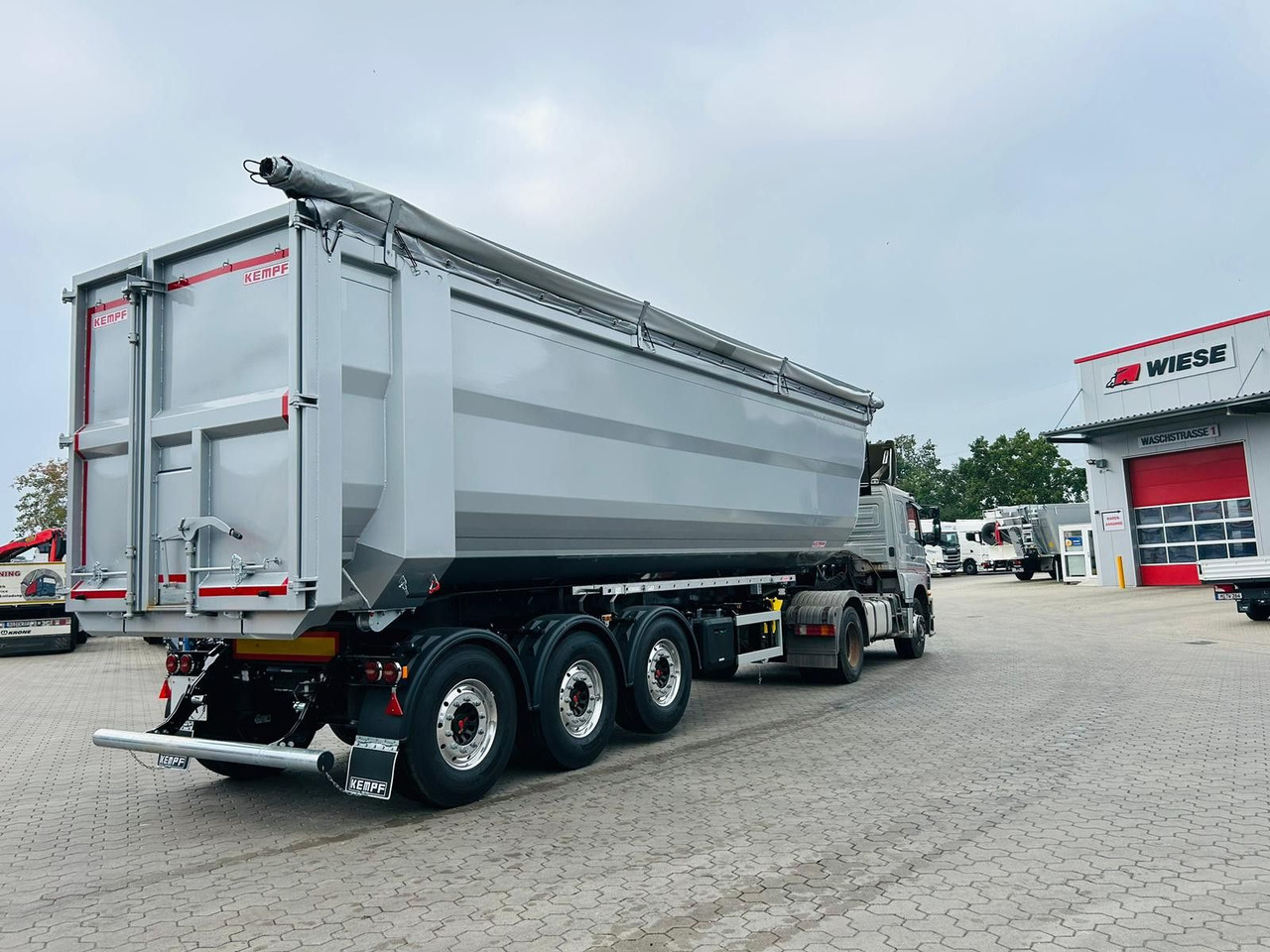 Kempf SKM 36/3 SR-Membran Stahl Halbrundmulde 50m³ - Semi-trailer jungkit: gambar 2 Kempf SKM 36/3 SR-Membran Stahl Halbrundmulde 50m³ - Semi-trailer jungkit: gambar 2