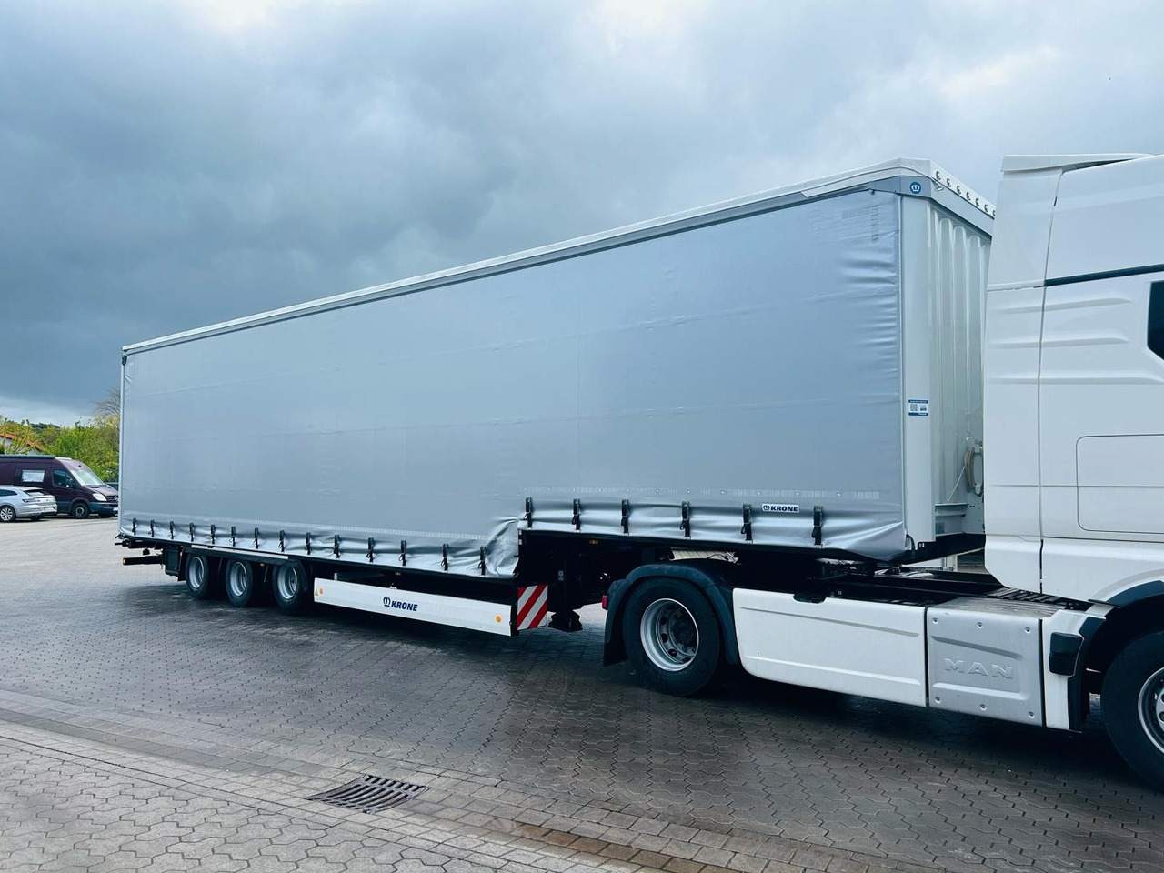 Krone SDP 27 Stufensattel Auflieger mit Spreizheck - Semi-trailer dengan terpal samping: gambar 3 Krone SDP 27 Stufensattel Auflieger mit Spreizheck - Semi-trailer dengan terpal samping: gambar 3
