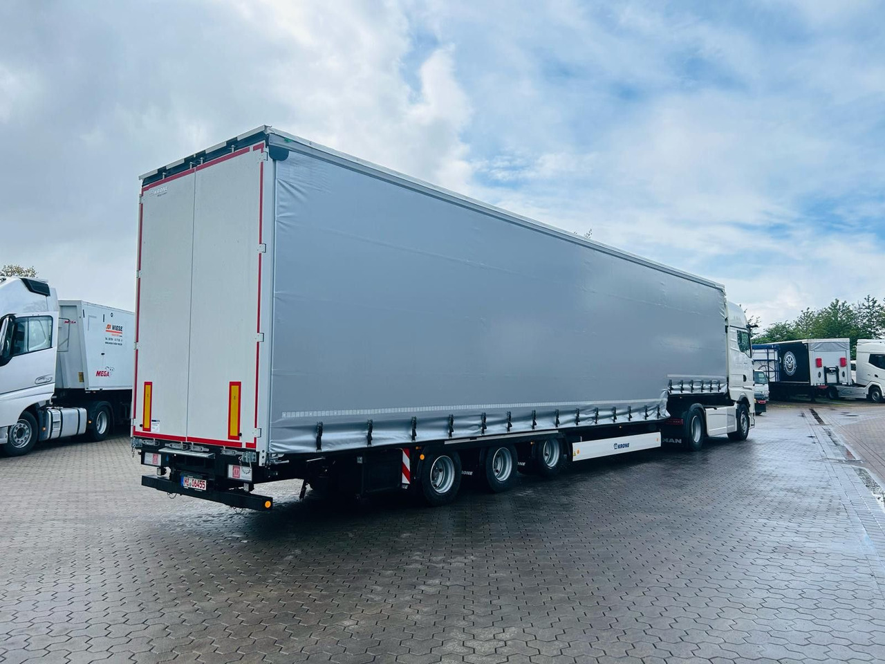 Krone SDP 27 Stufensattel Auflieger mit Spreizheck - Semi-trailer dengan terpal samping: gambar 2 Krone SDP 27 Stufensattel Auflieger mit Spreizheck - Semi-trailer dengan terpal samping: gambar 2