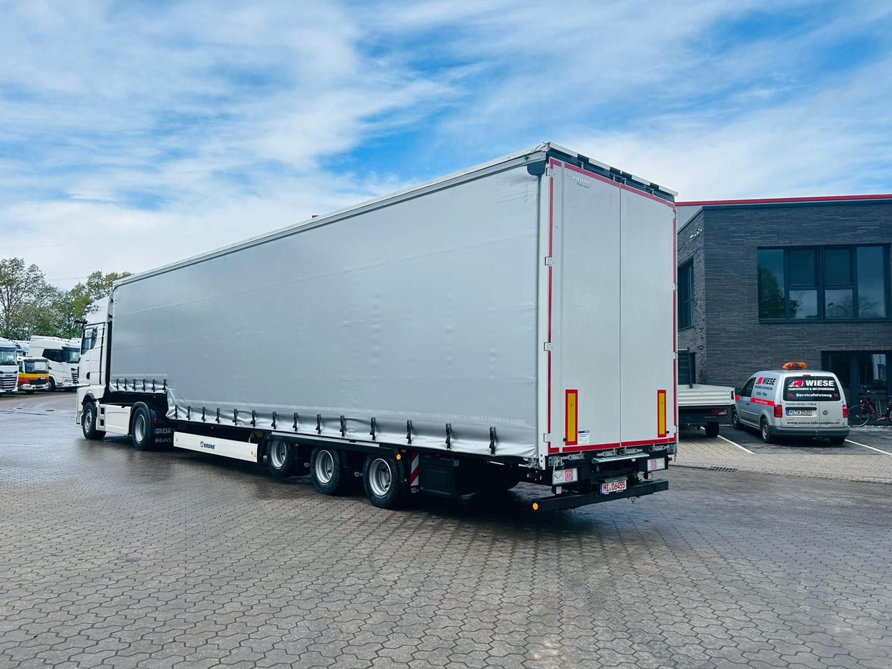 Krone SDP 27 Stufensattel Auflieger mit Spreizheck - Semi-trailer dengan terpal samping: gambar 1 Krone SDP 27 Stufensattel Auflieger mit Spreizheck - Semi-trailer dengan terpal samping: gambar 1