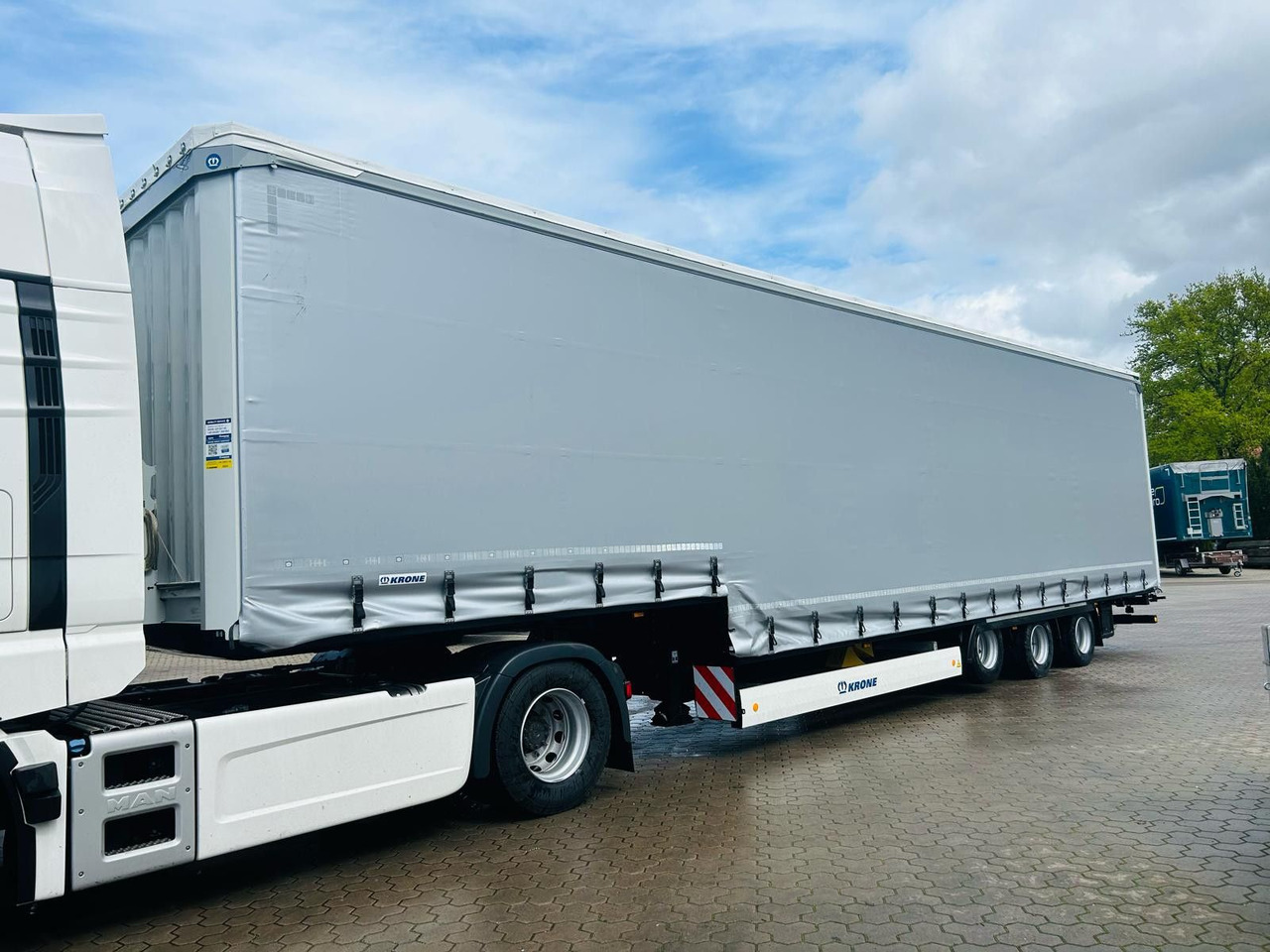 Krone SDP 27 Stufensattel Auflieger mit Spreizheck - Semi-trailer dengan terpal samping: gambar 4 Krone SDP 27 Stufensattel Auflieger mit Spreizheck - Semi-trailer dengan terpal samping: gambar 4