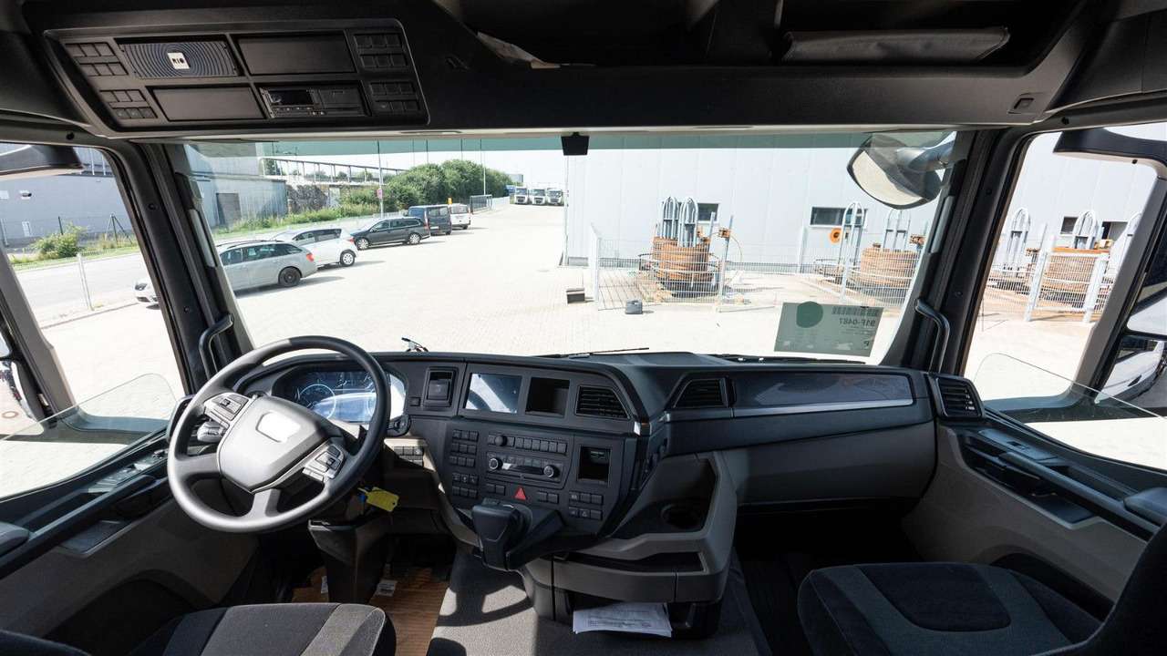 MAN 35.470 8x2 Kran F710 RA2.26 - Truk derek: gambar 4 MAN 35.470 8x2 Kran F710 RA2.26 - Truk derek: gambar 4