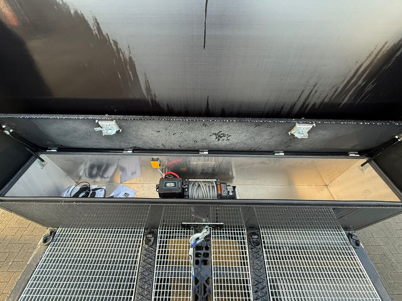 Truk flatbed MAN Baumaschinen-  Arbeitsbühnentransporter Rampen: gambar 7