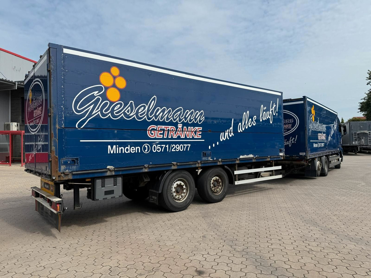 MAN TGA mit Kofferaufbau/Getränkeaufbau + Anhänger - Truk minuman: gambar 3 MAN TGA mit Kofferaufbau/Getränkeaufbau + Anhänger - Truk minuman: gambar 3