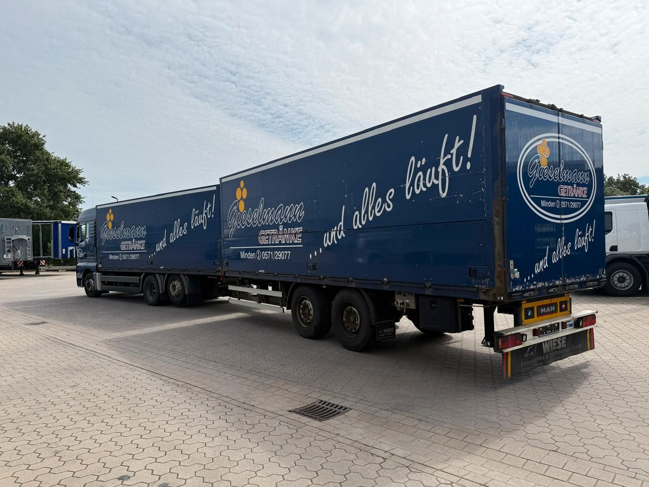 MAN TGA mit Kofferaufbau/Getränkeaufbau + Anhänger - Truk minuman: gambar 4 MAN TGA mit Kofferaufbau/Getränkeaufbau + Anhänger - Truk minuman: gambar 4