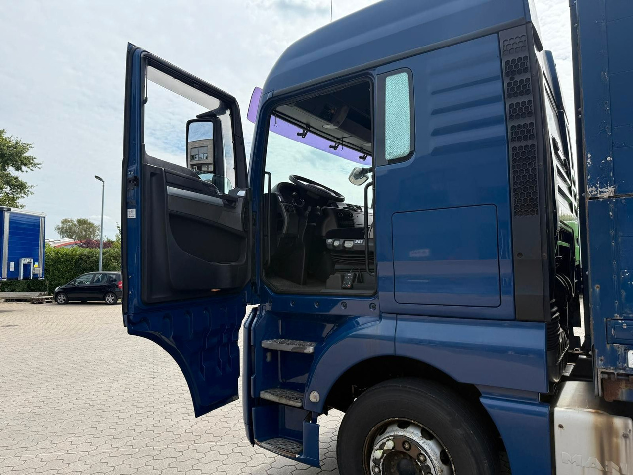MAN TGA mit Kofferaufbau/Getränkeaufbau + Anhänger - Truk minuman: gambar 5 MAN TGA mit Kofferaufbau/Getränkeaufbau + Anhänger - Truk minuman: gambar 5