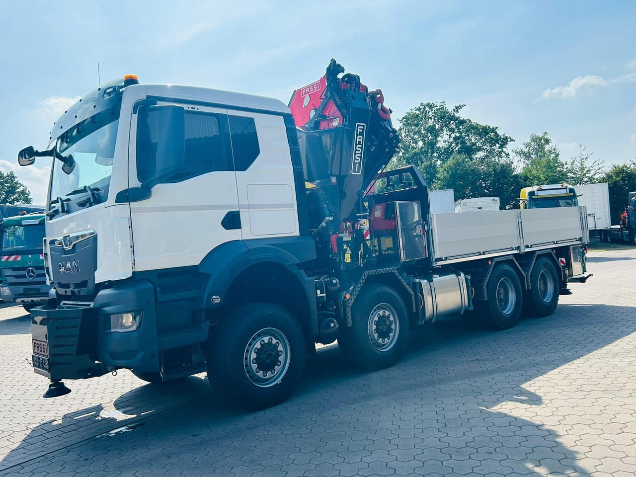 MAN TGS 41.520 8x8 mit Fassi Ladekran F710RA.2.26 - Truk flatbed: gambar 5 MAN TGS 41.520 8x8 mit Fassi Ladekran F710RA.2.26 - Truk flatbed: gambar 5