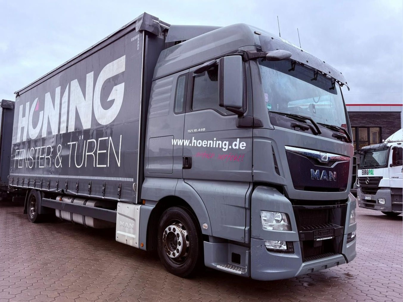MAN TGX 18.440 LL Volumen LKW mit Staplerhalterung MAN TGX 18.440 LL Volumen LKW mit Staplerhalterung - Truk dengan terpal samping: gambar 2 MAN TGX 18.440 LL Volumen LKW mit Staplerhalterung MAN TGX 18.440 LL Volumen LKW mit Staplerhalterung - Truk dengan terpal samping: gambar 2