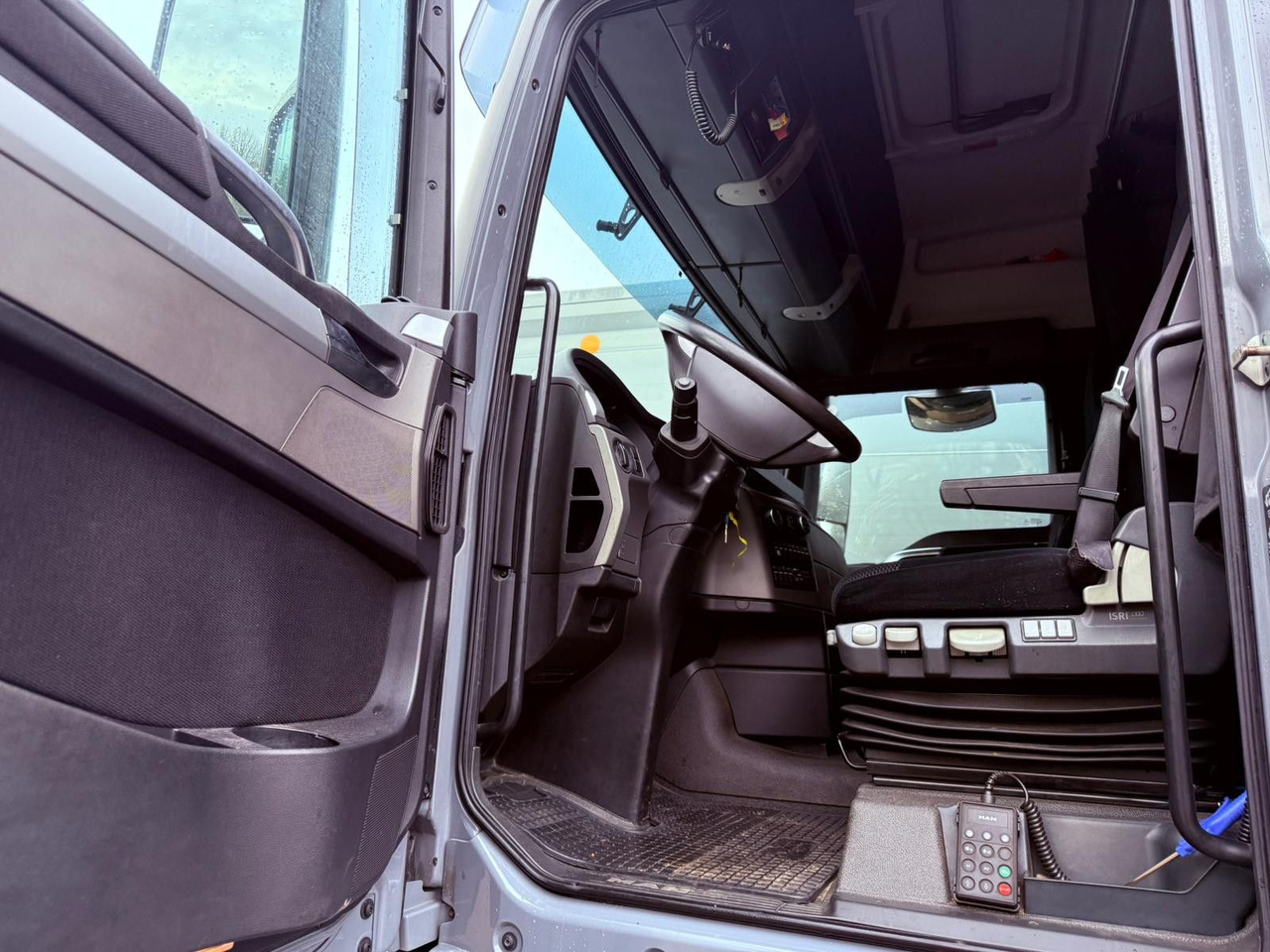 MAN TGX 18.440 LL Volumen LKW mit Staplerhalterung MAN TGX 18.440 LL Volumen LKW mit Staplerhalterung - Truk dengan terpal samping: gambar 5 MAN TGX 18.440 LL Volumen LKW mit Staplerhalterung MAN TGX 18.440 LL Volumen LKW mit Staplerhalterung - Truk dengan terpal samping: gambar 5