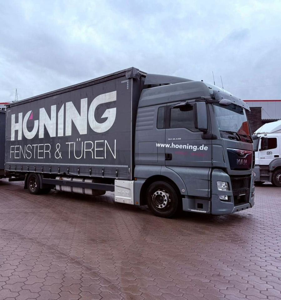 MAN TGX 18.440 LL Volumen LKW mit Staplerhalterung MAN TGX 18.440 LL Volumen LKW mit Staplerhalterung - Truk dengan terpal samping: gambar 1 MAN TGX 18.440 LL Volumen LKW mit Staplerhalterung MAN TGX 18.440 LL Volumen LKW mit Staplerhalterung - Truk dengan terpal samping: gambar 1