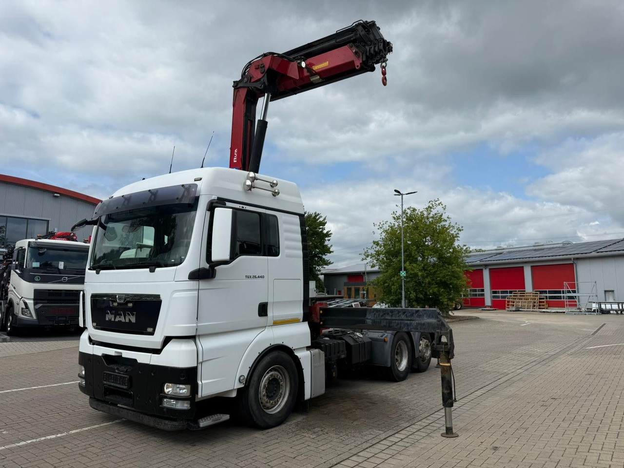 MAN TGX 26.440 6x2 mit HMF 3000-5 Kran TÜV NEU - Truk derek: gambar 1 MAN TGX 26.440 6x2 mit HMF 3000-5 Kran TÜV NEU - Truk derek: gambar 1