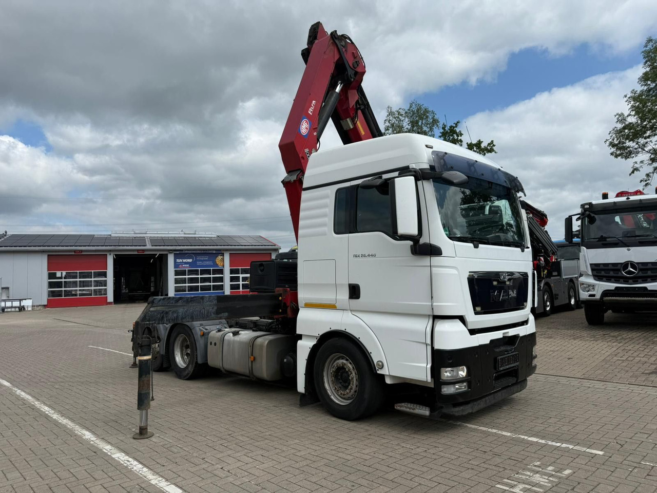 MAN TGX 26.440 6x2 mit HMF 3000-5 Kran TÜV NEU - Truk derek: gambar 2 MAN TGX 26.440 6x2 mit HMF 3000-5 Kran TÜV NEU - Truk derek: gambar 2
