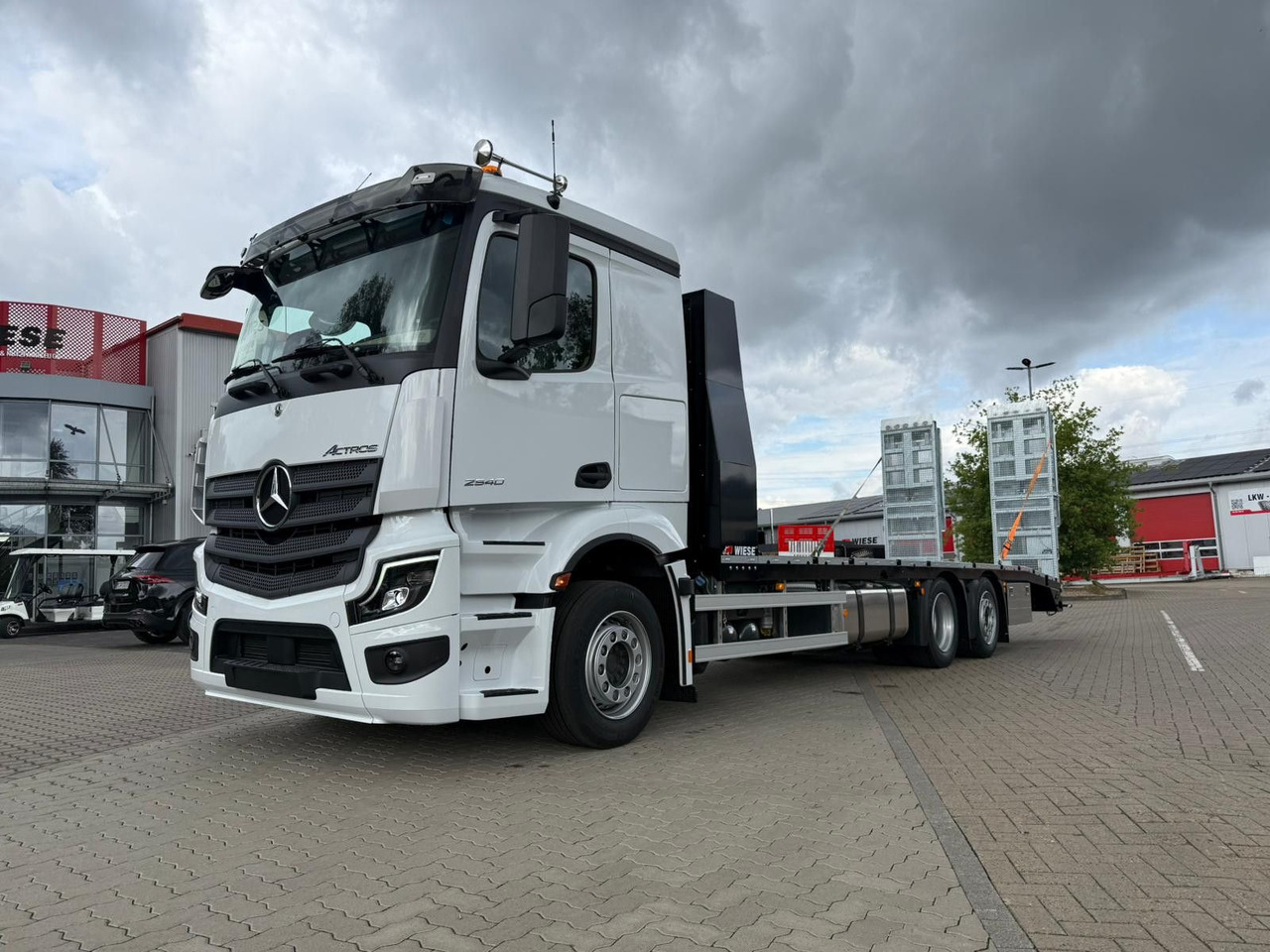 Mercedes-Benz Actros mit Rampen, Maschinentransporter - Truk flatbed: gambar 1 Mercedes-Benz Actros mit Rampen, Maschinentransporter - Truk flatbed: gambar 1