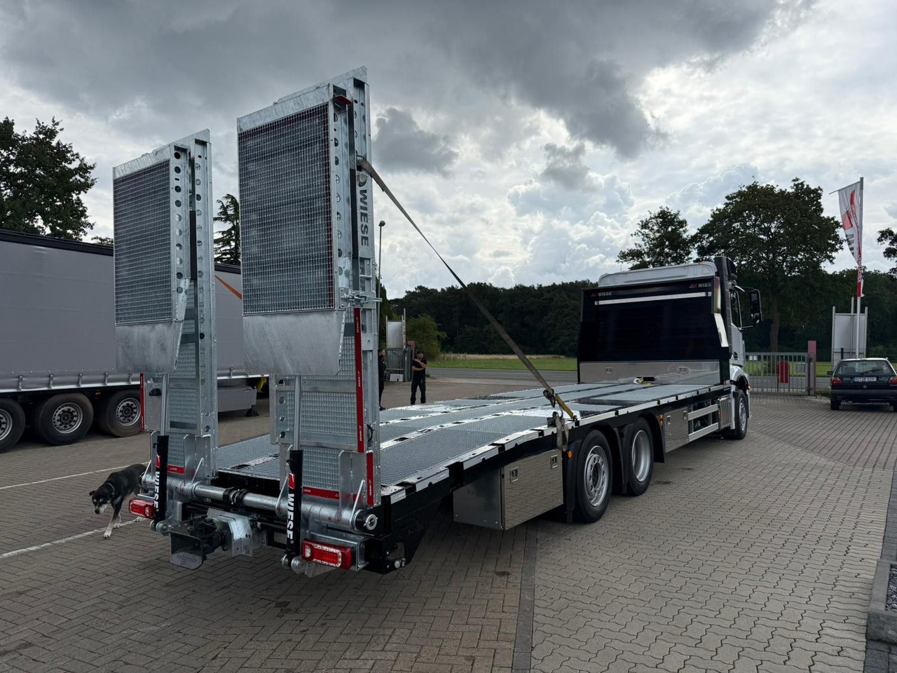 Mercedes-Benz Actros mit Rampen, Maschinentransporter - Truk flatbed: gambar 3 Mercedes-Benz Actros mit Rampen, Maschinentransporter - Truk flatbed: gambar 3