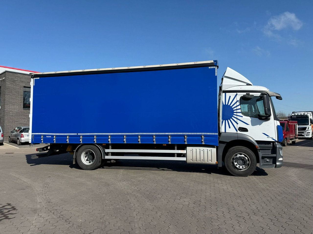 Mercedes-Benz Antos 1835 L - 4x2 Schiebeplane - Truk dengan terpal samping: gambar 5 Mercedes-Benz Antos 1835 L - 4x2 Schiebeplane - Truk dengan terpal samping: gambar 5