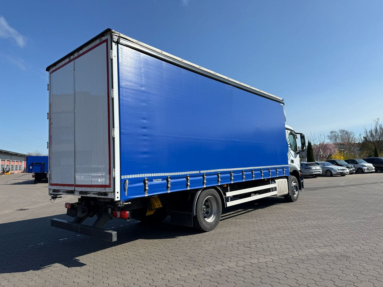Mercedes-Benz Antos 1835 L - 4x2 Schiebeplane - Truk dengan terpal samping: gambar 4 Mercedes-Benz Antos 1835 L - 4x2 Schiebeplane - Truk dengan terpal samping: gambar 4