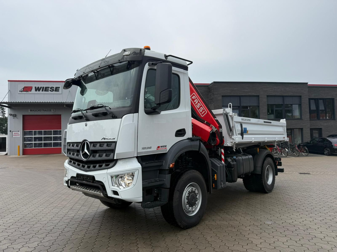 Mercedes-Benz Arocs 1835 4x4 Allrad Fassi F135 Kran Kipper - Truk jungkit, Truk derek: gambar 1 Mercedes-Benz Arocs 1835 4x4 Allrad Fassi F135 Kran Kipper - Truk jungkit, Truk derek: gambar 1