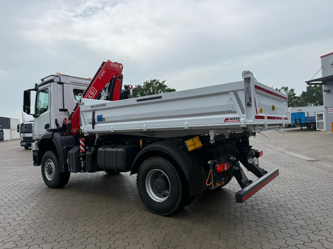 Mercedes-Benz Arocs 1835 4x4 Allrad Fassi F135 Kran Kipper - Truk jungkit, Truk derek: gambar 3 Mercedes-Benz Arocs 1835 4x4 Allrad Fassi F135 Kran Kipper - Truk jungkit, Truk derek: gambar 3