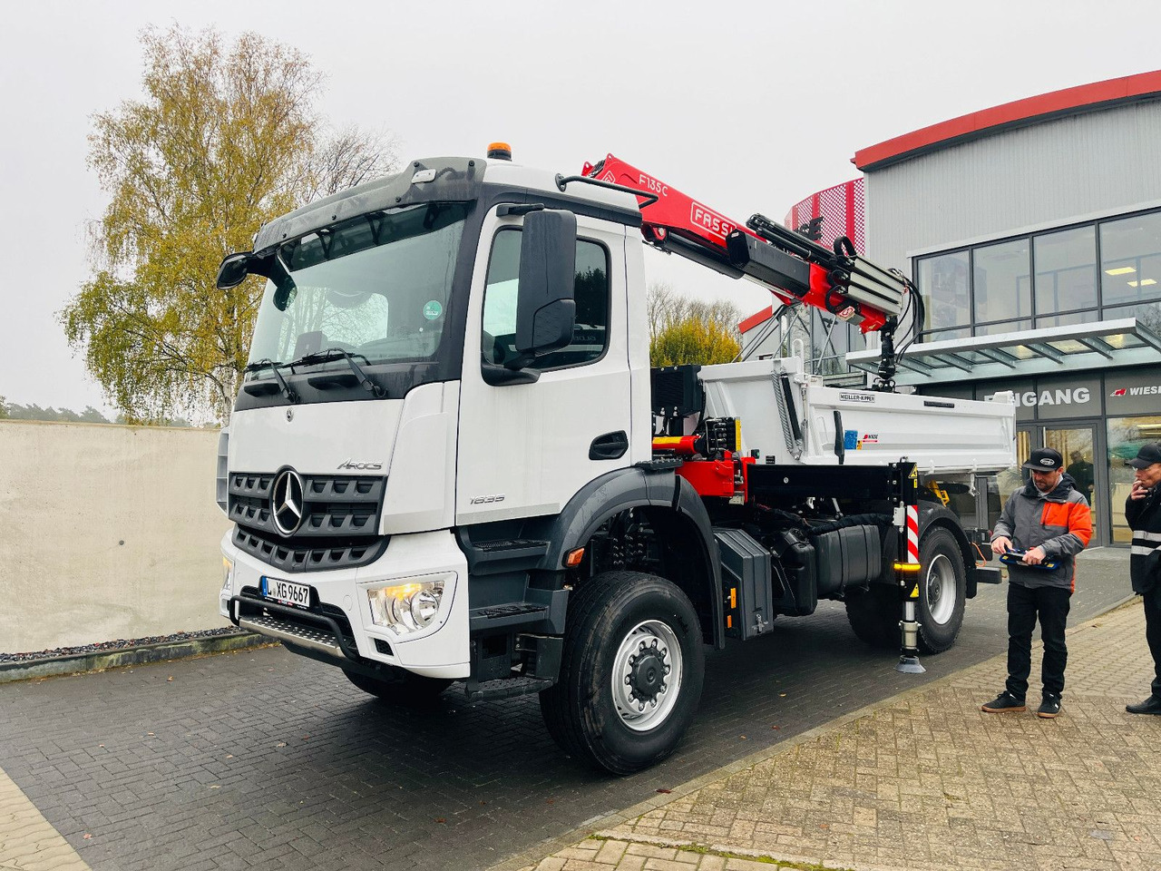 Mercedes-Benz Arocs 1835 4x4 Meiller Fassi Kran Kipper - Truk jungkit, Truk derek: gambar 1 Mercedes-Benz Arocs 1835 4x4 Meiller Fassi Kran Kipper - Truk jungkit, Truk derek: gambar 1