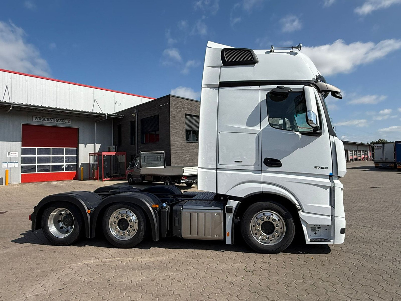 Mercedes-Benz Actros 2753 GigaSpace L 6x2 Lowliner TrendLine - Tractor head: gambar 3 Mercedes-Benz Actros 2753 GigaSpace L 6x2 Lowliner TrendLine - Tractor head: gambar 3