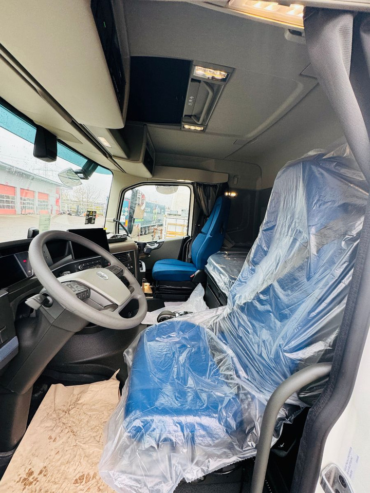 Volvo FH 500 8x4 Kran F710 RA2.27 Jib & Winde Sofort - Tractor head: gambar 5 Volvo FH 500 8x4 Kran F710 RA2.27 Jib & Winde Sofort - Tractor head: gambar 5