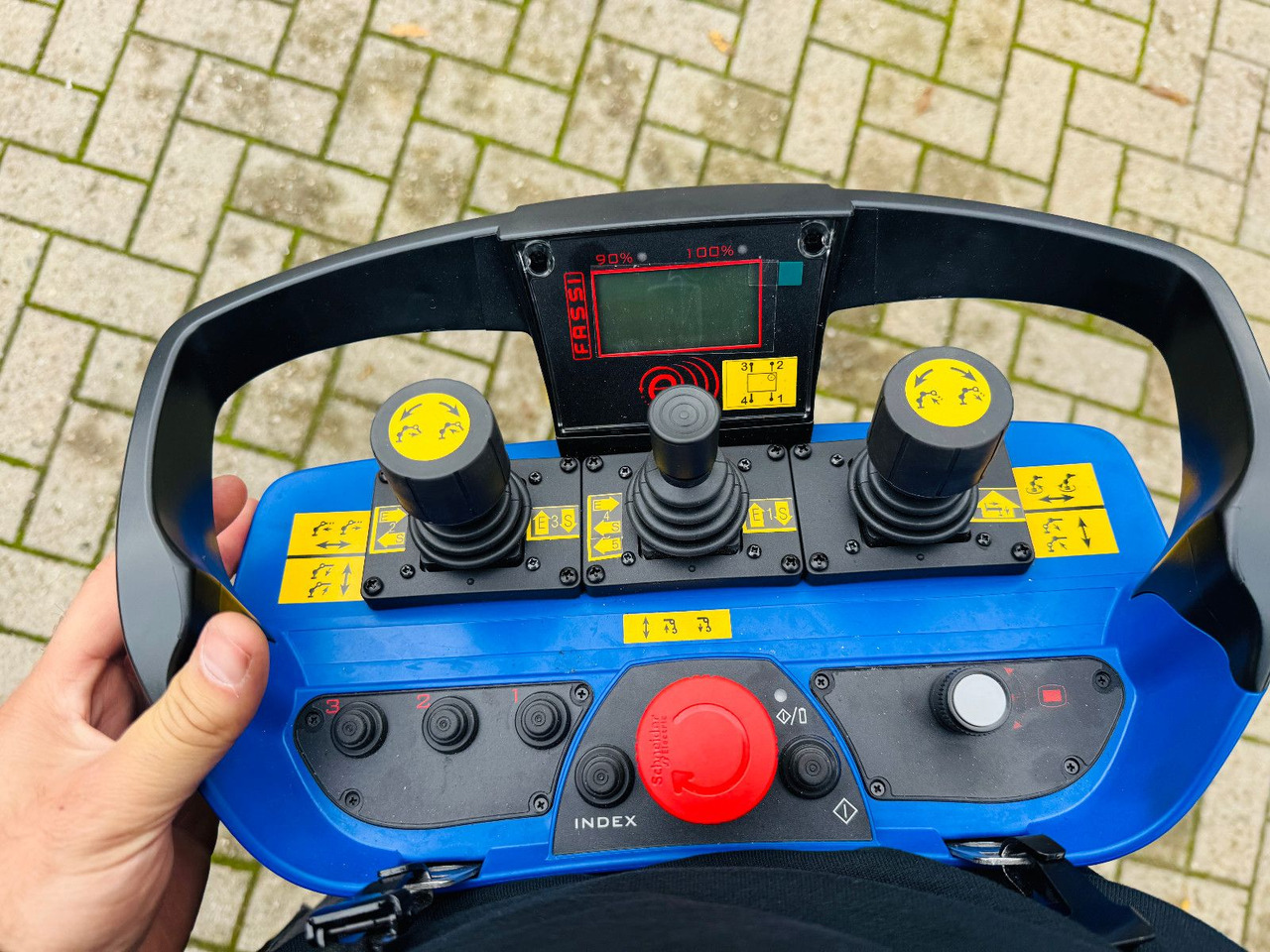 Volvo FH 500 8x4 Kran F820 RA2.27 Jib & Winde Sofort - Tractor head: gambar 4 Volvo FH 500 8x4 Kran F820 RA2.27 Jib & Winde Sofort - Tractor head: gambar 4