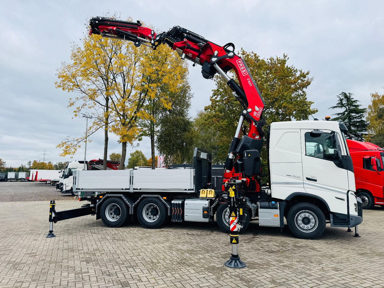 Volvo FH 500 8x4 Kran F820 RA2.27 Jib & Winde Sofort - Tractor head: gambar 2 Volvo FH 500 8x4 Kran F820 RA2.27 Jib & Winde Sofort - Tractor head: gambar 2