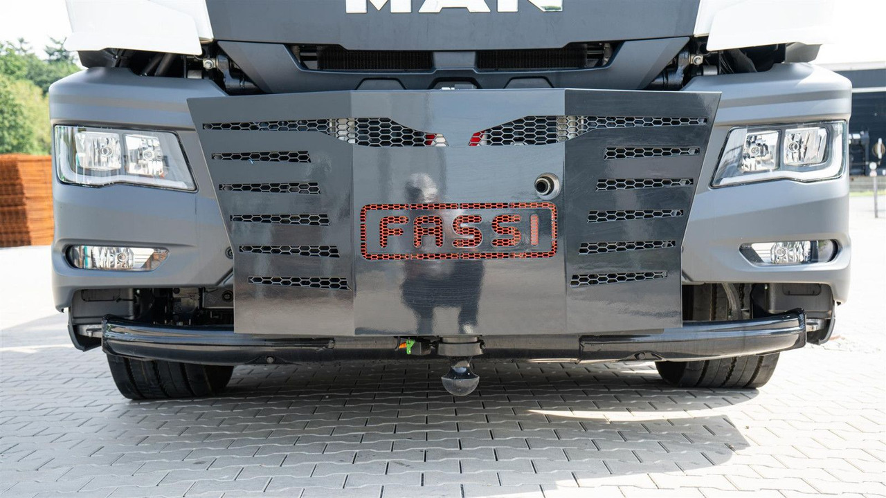 MAN 35.470 8x2 Kran F710 RA2.26 - Truk, Truk derek: gambar 2 MAN 35.470 8x2 Kran F710 RA2.26 - Truk, Truk derek: gambar 2