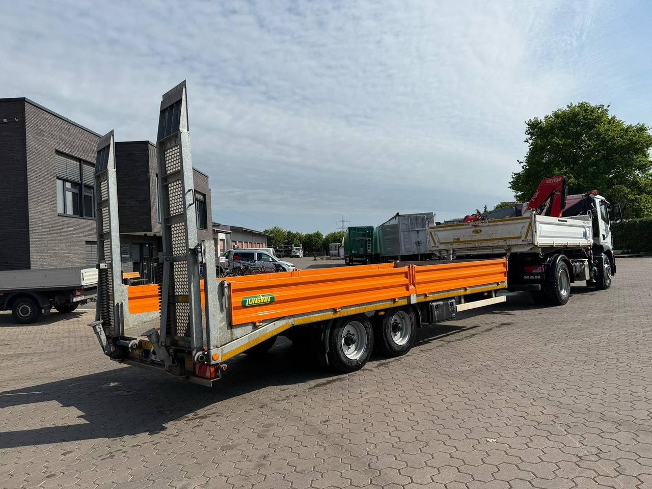 Unsinn 2-Achs Tieflader mit Bordwänden und Rampen - Trailer low bed: gambar 3 Unsinn 2-Achs Tieflader mit Bordwänden und Rampen - Trailer low bed: gambar 3