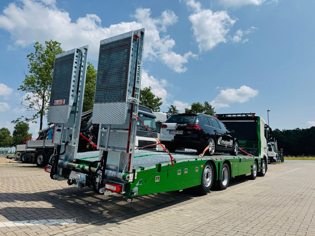Volvo Arbeitsbühnen Baumaschinentransporter mit Rampen - Truk flatbed: gambar 4 Volvo Arbeitsbühnen Baumaschinentransporter mit Rampen - Truk flatbed: gambar 4