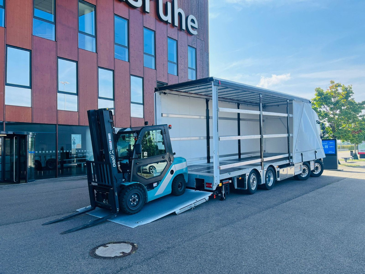 Volvo FH 500 8x2 Arbeitsbühnen Transporter LBW 9t - Truk dengan terpal samping: gambar 1 Volvo FH 500 8x2 Arbeitsbühnen Transporter LBW 9t - Truk dengan terpal samping: gambar 1