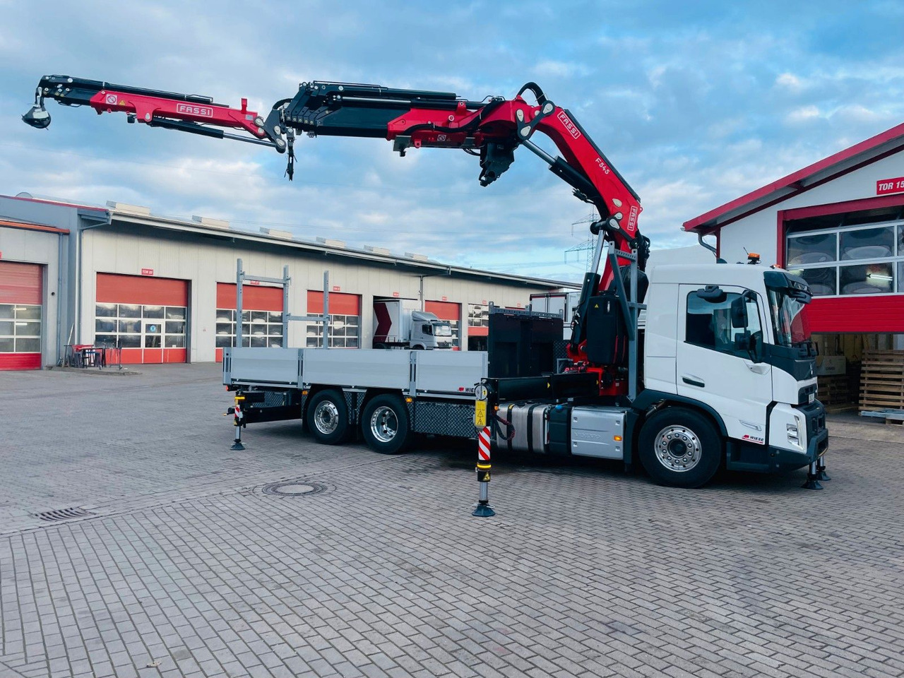 Volvo FMX 500 FASSI Ladekran F545 JIB & Winde Sofort - Truk flatbed, Truk derek: gambar 4 Volvo FMX 500 FASSI Ladekran F545 JIB & Winde Sofort - Truk flatbed, Truk derek: gambar 4
