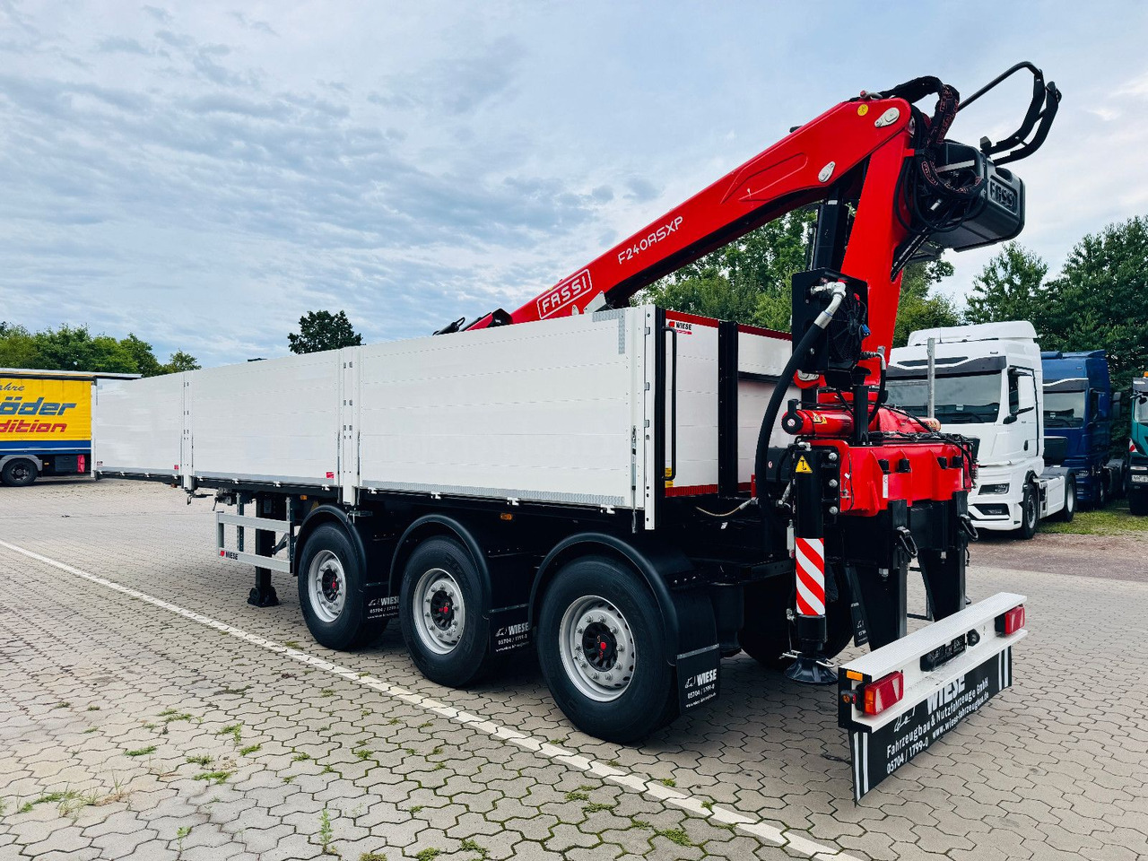 Wiese Baustoffauflieger - Heckkran Kran Fassi - Semi-trailer flatbed: gambar 1 Wiese Baustoffauflieger - Heckkran Kran Fassi - Semi-trailer flatbed: gambar 1