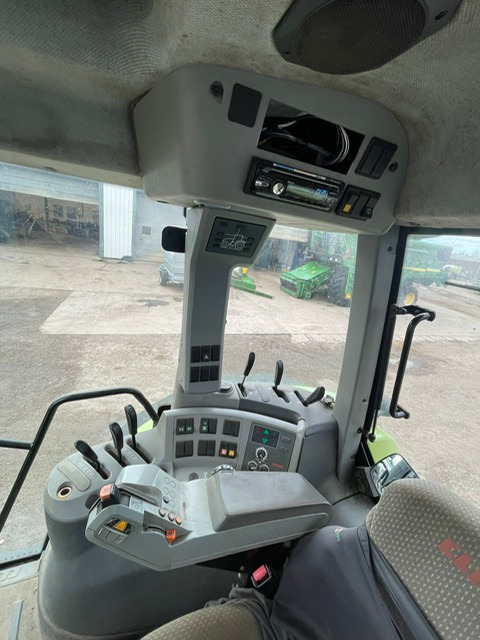 Claas Arion 640 - Traktor: gambar 2 Claas Arion 640 - Traktor: gambar 2